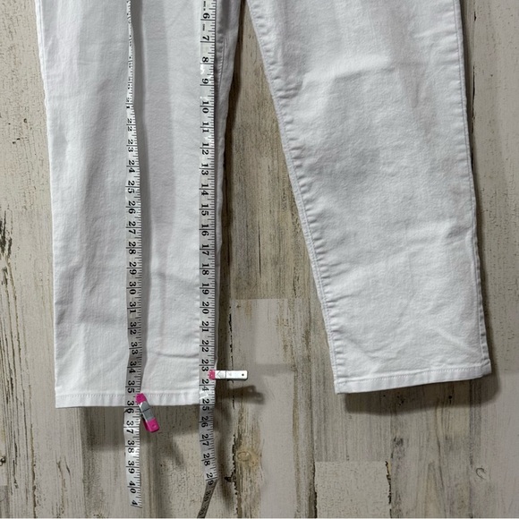 Camila Coelho Ivory Cropped Jeans with Gold Chain Detail - Picture 5 of 14